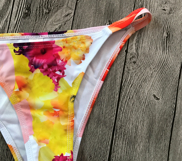 Costum de baie colorat pentru doamne în două părți