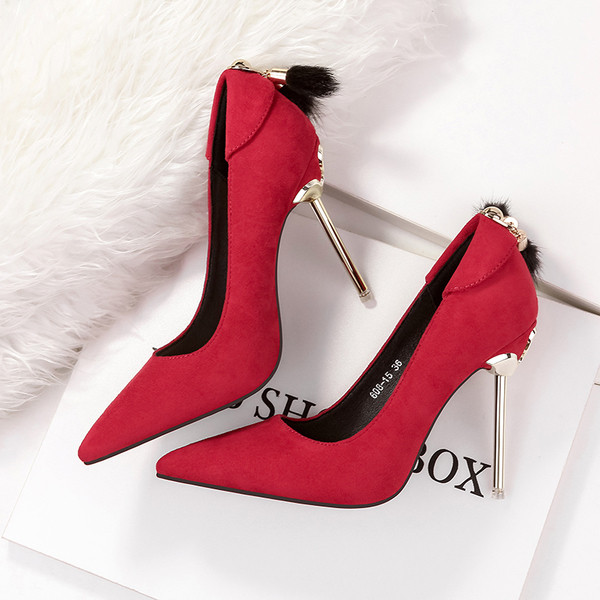 Pantofi de dama eleganti cu toc in diferite culori cu elemente metalice