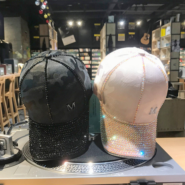 Modern női sapka napellenzővel és díszkövekkel három színben