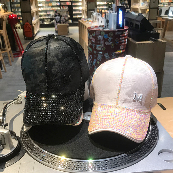 Modern női sapka napellenzővel és díszkövekkel három színben