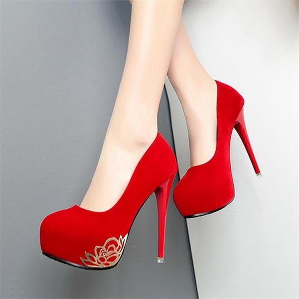 Elegáns magassarkú cipő három modellben és különböző színekben