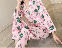 Γυναικείες πιτζάμες με εκτυπώσεις  από ελαφρύ ύφασμα σε διάφορα χρώματα