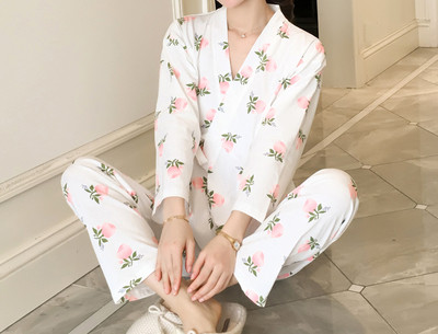 Γυναικείες πιτζάμες με εκτυπώσεις  από ελαφρύ ύφασμα σε διάφορα χρώματα