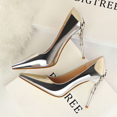 Pantofi eleganti de dama cu toc in trei modele cu elemente metalice
