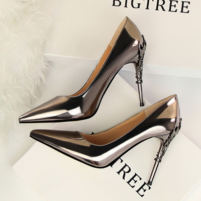 Pantofi eleganti de dama cu toc in trei modele cu elemente metalice