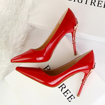 Pantofi eleganti de dama cu toc in trei modele cu elemente metalice