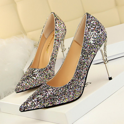 Pantofi eleganti de dama cu toc in trei modele cu elemente metalice