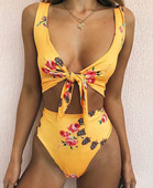 Μοντέρνο γυναικείο μαγιό με floral print και μπικίνι με υψηλή μέση
