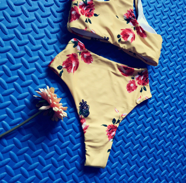 Costum de baie modern din două piese de damă cu imprimeu floral și bikini cu talie înaltă
