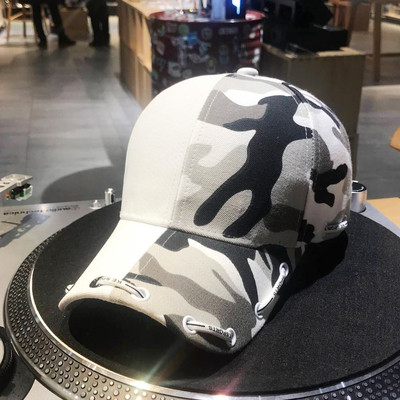 Γυναικεία αθλητικά καμουφλάζ καπέλα με δίχρωμο γείσο