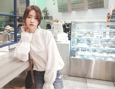 Cămașă cu mânecă lungă de damă, lejeră, de culoare albă