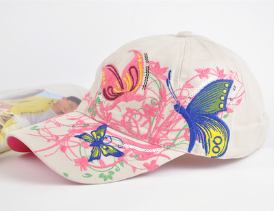 Palarie casual de dama cu vizor si broderie colorata in multe culori diferite