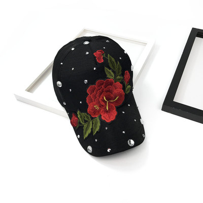 Palarie eleganta de dama cu viziera cu broderii frumoase si pietre in mai multe culori