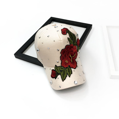 Palarie eleganta de dama cu viziera cu broderii frumoase si pietre in mai multe culori