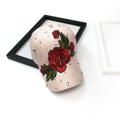 Palarie eleganta de dama cu viziera cu broderii frumoase si pietre in mai multe culori