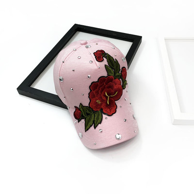 Palarie eleganta de dama cu viziera cu broderii frumoase si pietre in mai multe culori