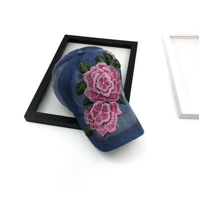 Γυναικείο καπέλο denim με έγχρωμο κέντημα σε διάφορα χρώματα