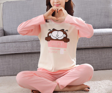 Γυναικεία πιτζάμα με εκτυπώσεις σε διάφορα μοντέλα