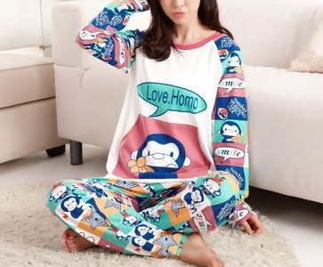 Γυναικεία πιτζάμα με εκτυπώσεις σε διάφορα μοντέλα