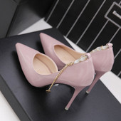 Καλοκαιρινά γυναικέια παπούτσια με  ψηλά τακούνια με διακοσμητικές πέτρες και μεταλλική αλυσίδα