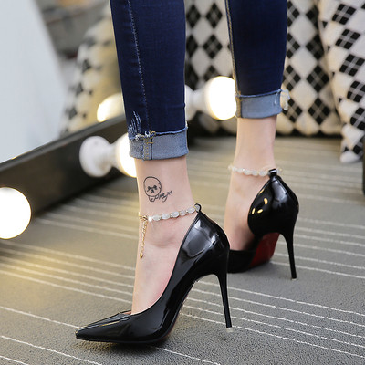 Καλοκαιρινά γυναικέια παπούτσια με  ψηλά τακούνια με διακοσμητικές πέτρες και μεταλλική αλυσίδα