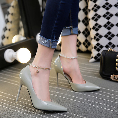 Καλοκαιρινά γυναικέια παπούτσια με  ψηλά τακούνια με διακοσμητικές πέτρες και μεταλλική αλυσίδα