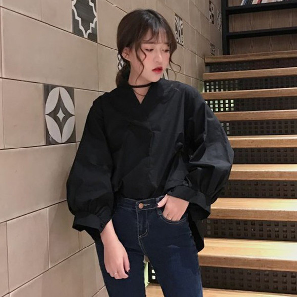 Cămașă de damă extravagantă model larg cu mâneci lungi în alb și negru