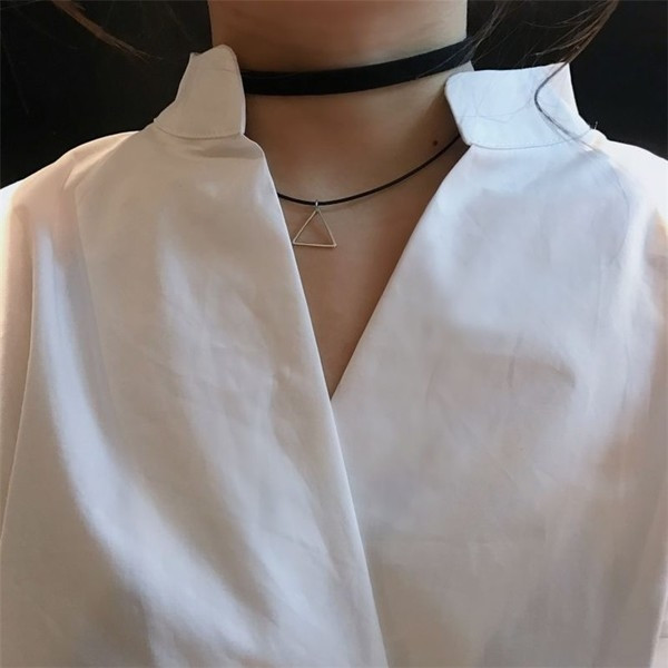 Cămașă de damă extravagantă model larg cu mâneci lungi în alb și negru