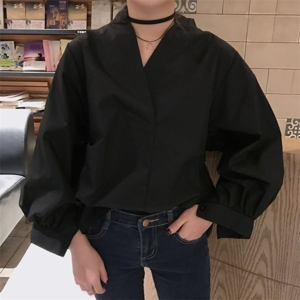 Cămașă de damă extravagantă model larg cu mâneci lungi în alb și negru