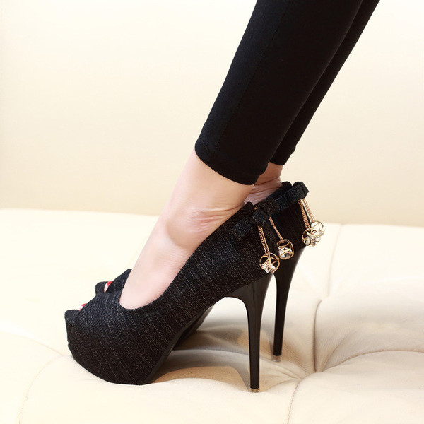 Pantofi eleganti de dama in doua culori de toc inalt cu panglica si elemente metalice