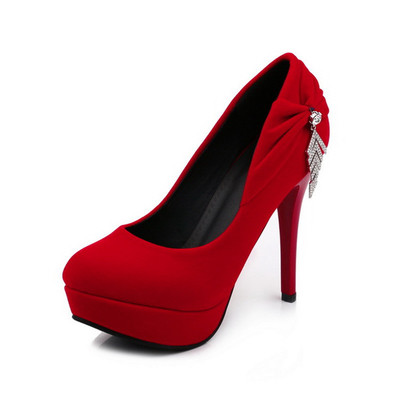 Κομψά γυναικεία ψηλά τακούνια σε δύο χρώματα με μεταλλικά στοιχεία