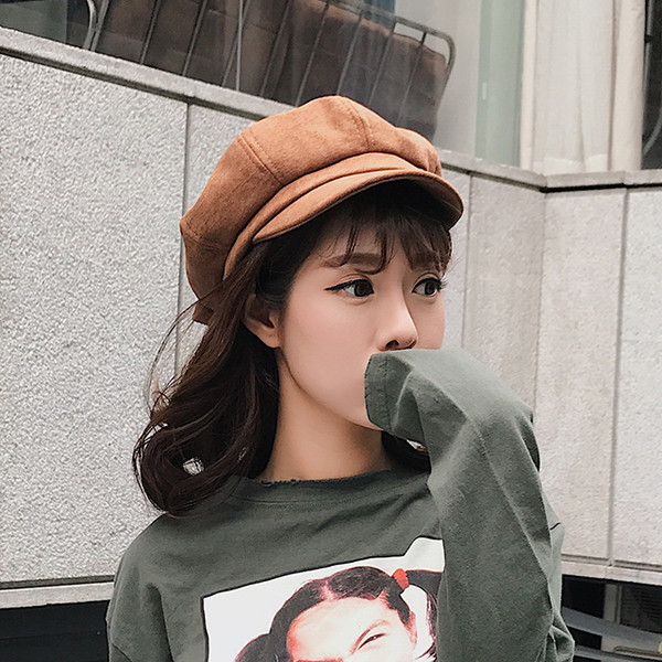 Stílusos női sapka felirattal és szalaggal több színben