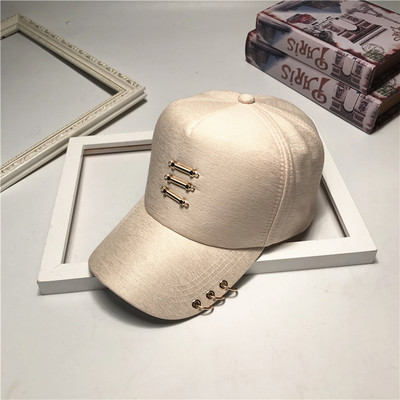 Actuala palarie HIT dama cu vizor si elemente decorative metalice in mai multe culori