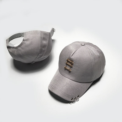 Actuala palarie HIT dama cu vizor si elemente decorative metalice in mai multe culori