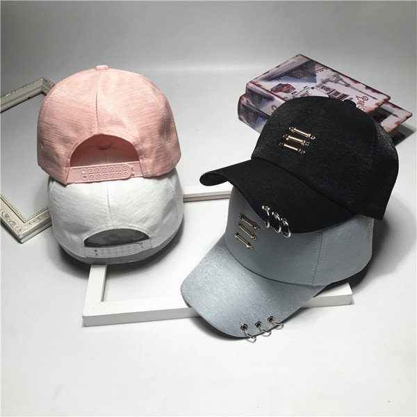 Actuala palarie HIT dama cu vizor si elemente decorative metalice in mai multe culori