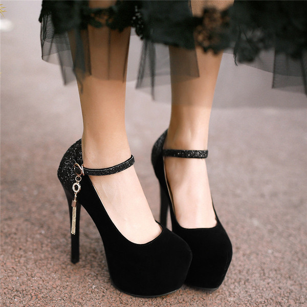 Γυναικεία παπούτσια με ψηλά τακούνια με ιμάντα αστραγάλου και μεταλλική διακόσμηση