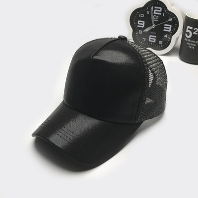 Γυναικείο λαμπερό καπέλο  με γείσο σε τέσσερα χρώματα