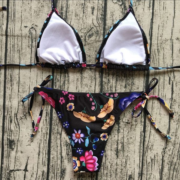 Costum de baie de dama de culoare neagra cu imprimeu floral