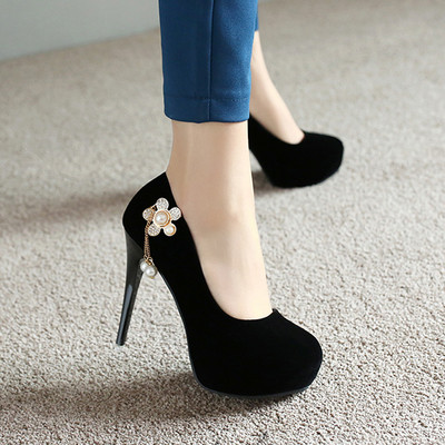 Γυναικεία παπούτσια με ψηλά τακούνια σε διάφορα μοντέλα με διακοσμητικές πέτρες και μεταλλικά στοιχεία