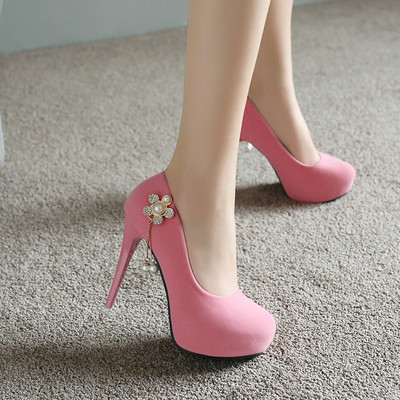 Γυναικεία παπούτσια με ψηλά τακούνια σε διάφορα μοντέλα με διακοσμητικές πέτρες και μεταλλικά στοιχεία