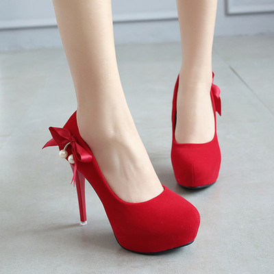 Γυναικεία παπούτσια με ψηλά τακούνια σε διάφορα μοντέλα με διακοσμητικές πέτρες και μεταλλικά στοιχεία