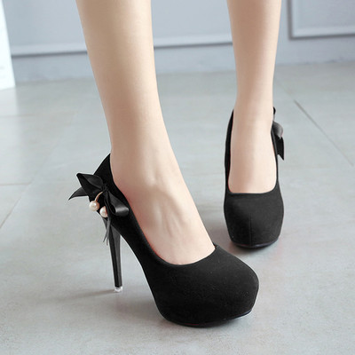 Γυναικεία παπούτσια με ψηλά τακούνια σε διάφορα μοντέλα με διακοσμητικές πέτρες και μεταλλικά στοιχεία