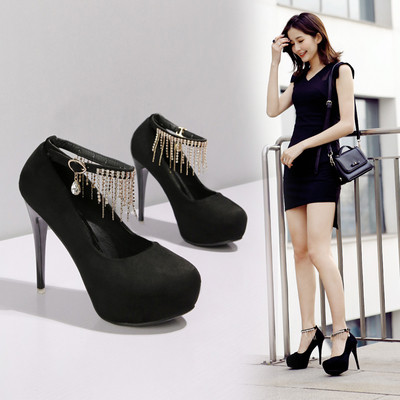 Γυναικεία παπούτσια με ψηλά τακούνια σε διάφορα μοντέλα με διακοσμητικές πέτρες και μεταλλικά στοιχεία