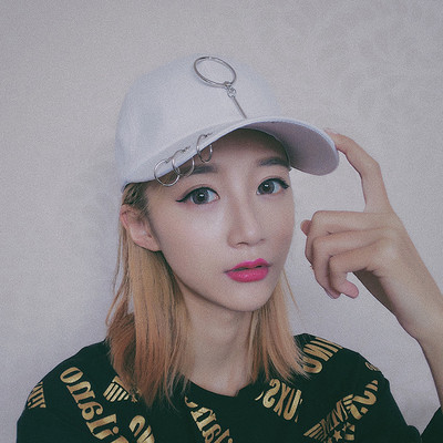 Palarie sport dama cu vizor cu diverse decoratiuni metalice in multe culori, mai multe modele