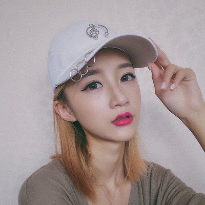 Palarie sport dama cu vizor cu diverse decoratiuni metalice in multe culori, mai multe modele