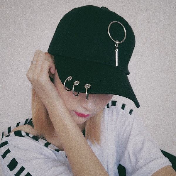 Palarie sport dama cu vizor cu diverse decoratiuni metalice in multe culori, mai multe modele