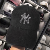 Pălărie elegantă de damă cu vizor cu imprimeu lucios în negru