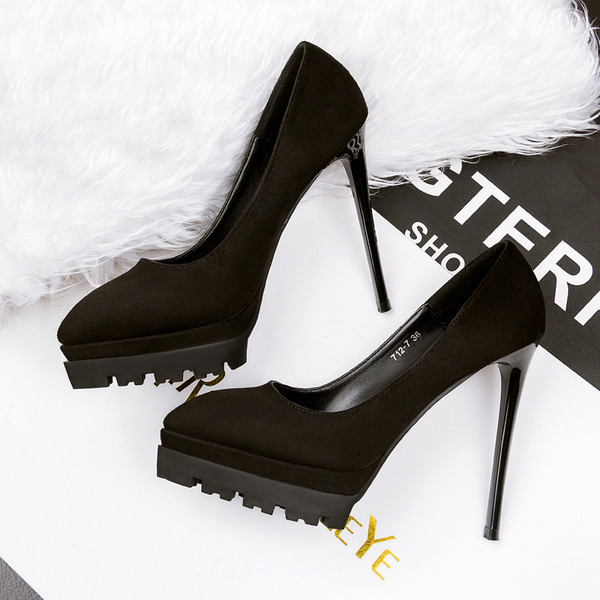 Pantofi de damă cu toc înalt, cu talpă aspră