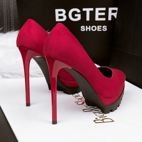 Pantofi de damă cu toc înalt, cu talpă aspră