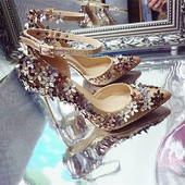 Pantofi moderni de damă cu toc înalt, cu motive florale și curea la gleznă